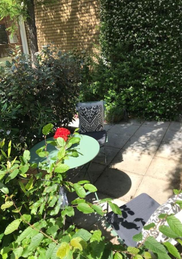 B&B Ereprijs Den Haag Bagian luar foto